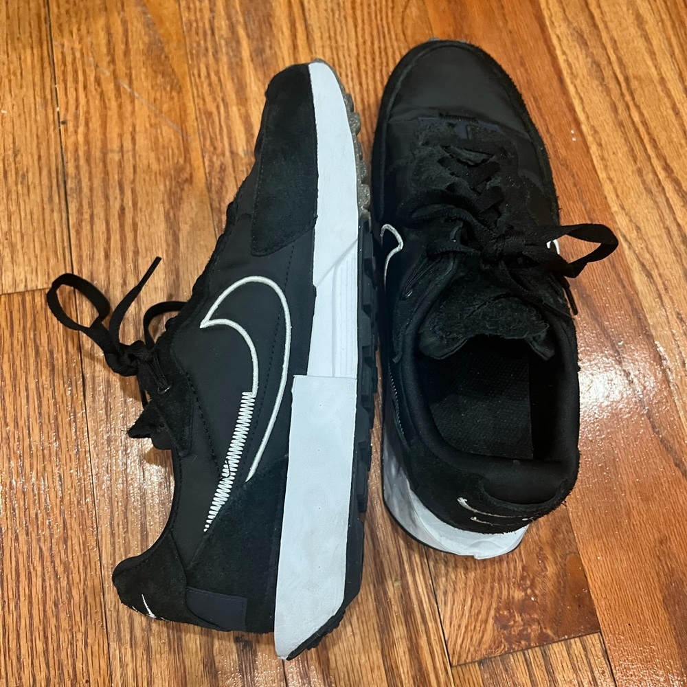 Nike Fontanka Waffle Women’s Sneaker 10.5